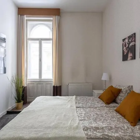 Chic, Captivating Space * Boedapest