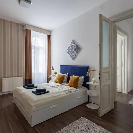 Chic, Captivating Space * Boedapest